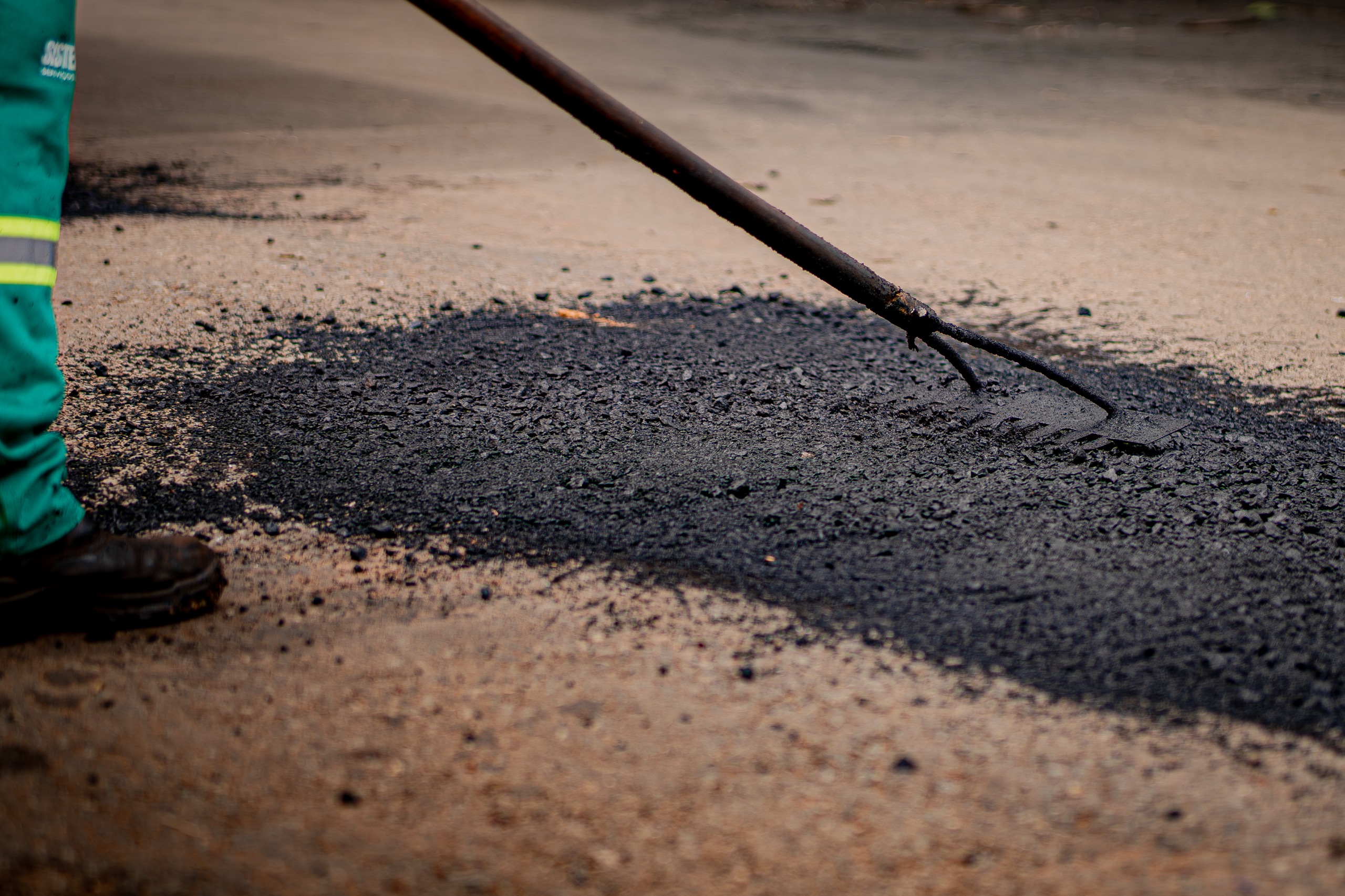 Serviço de manutenção asfáltica contempla várias regiões de Anápolis neste sábado (14)