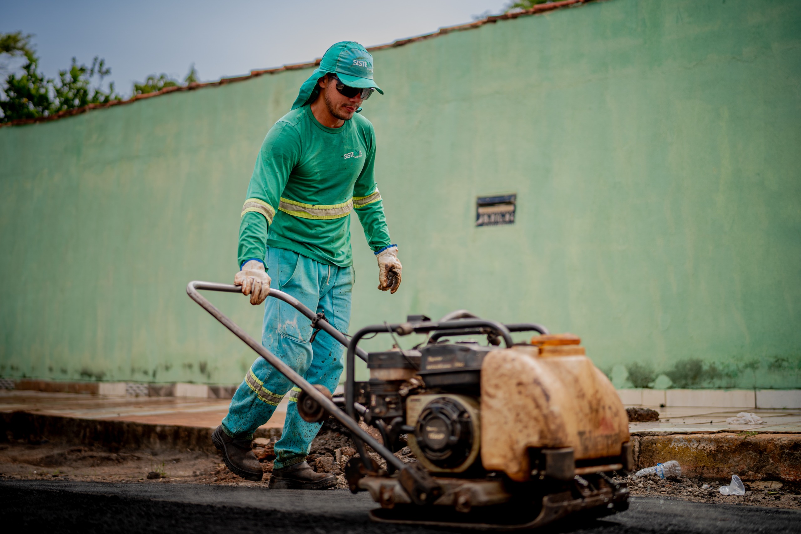 Operação tapa-buracos avança e atende vários bairros de Anápolis neste sábado