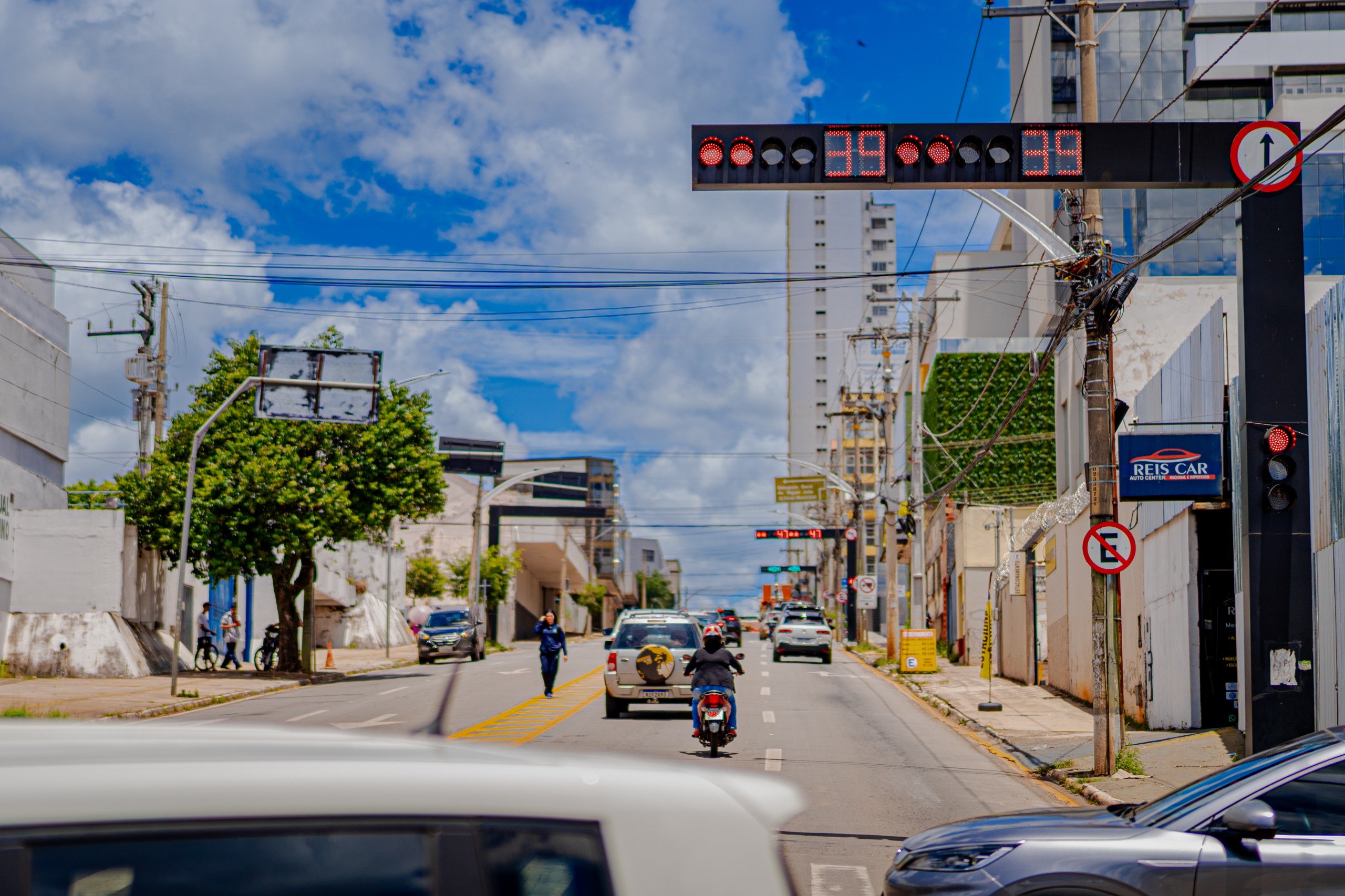 Conheça o discreto trabalho que começa na madrugada em Anápolis para manter o trânsito mais seguro