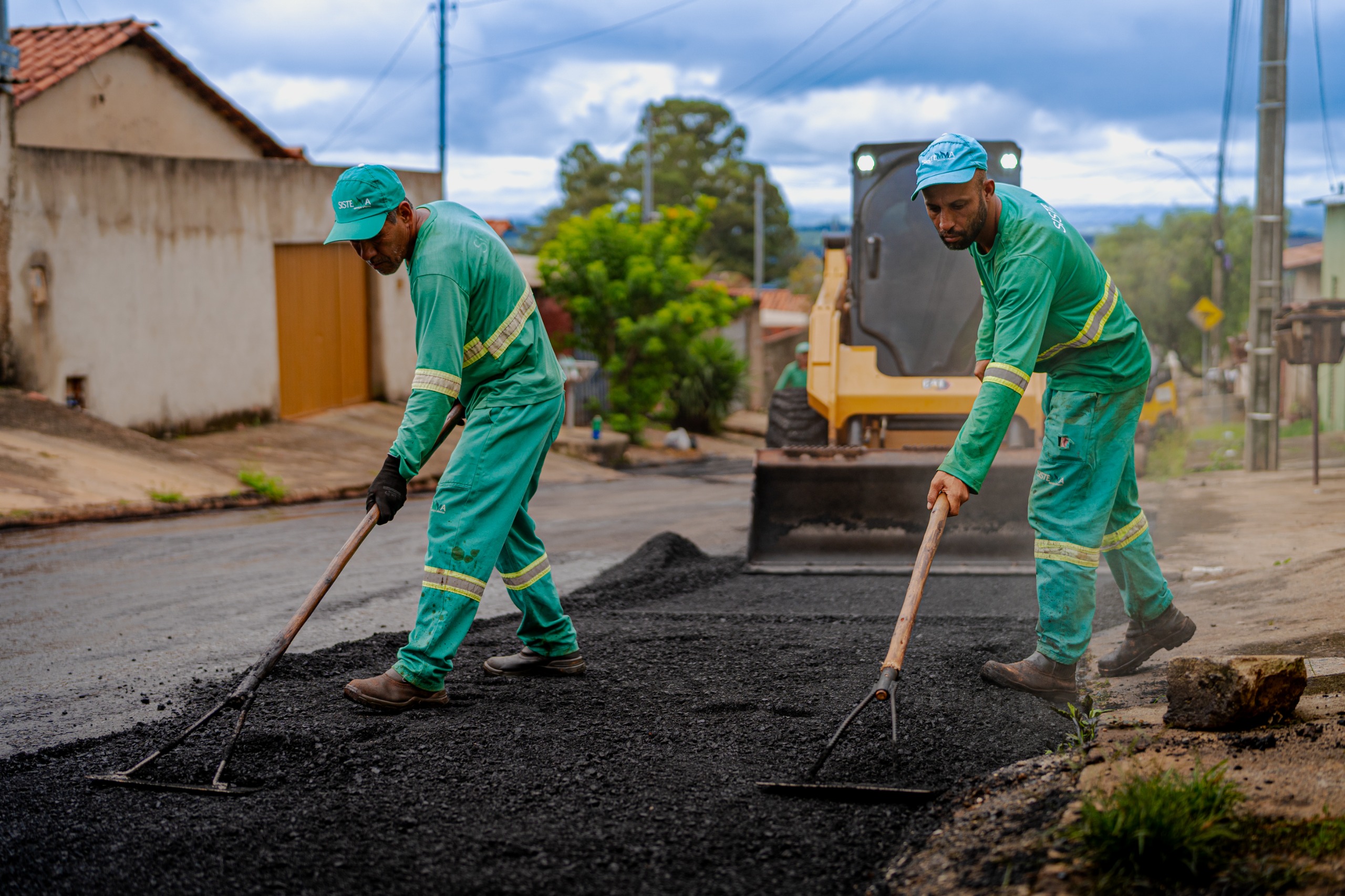 Divulgada programação de tapa-buracos, roçagem e limpeza de bocas-de-lobo desta segunda-feira (09)