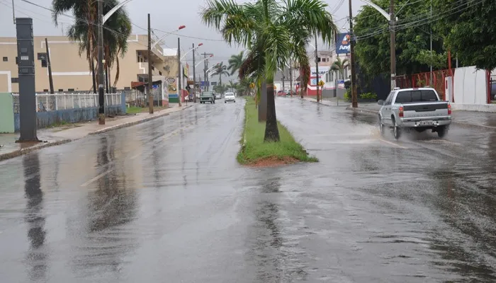 Sexta-feira terá céu carregado e pancadas de chuva ao longo do dia