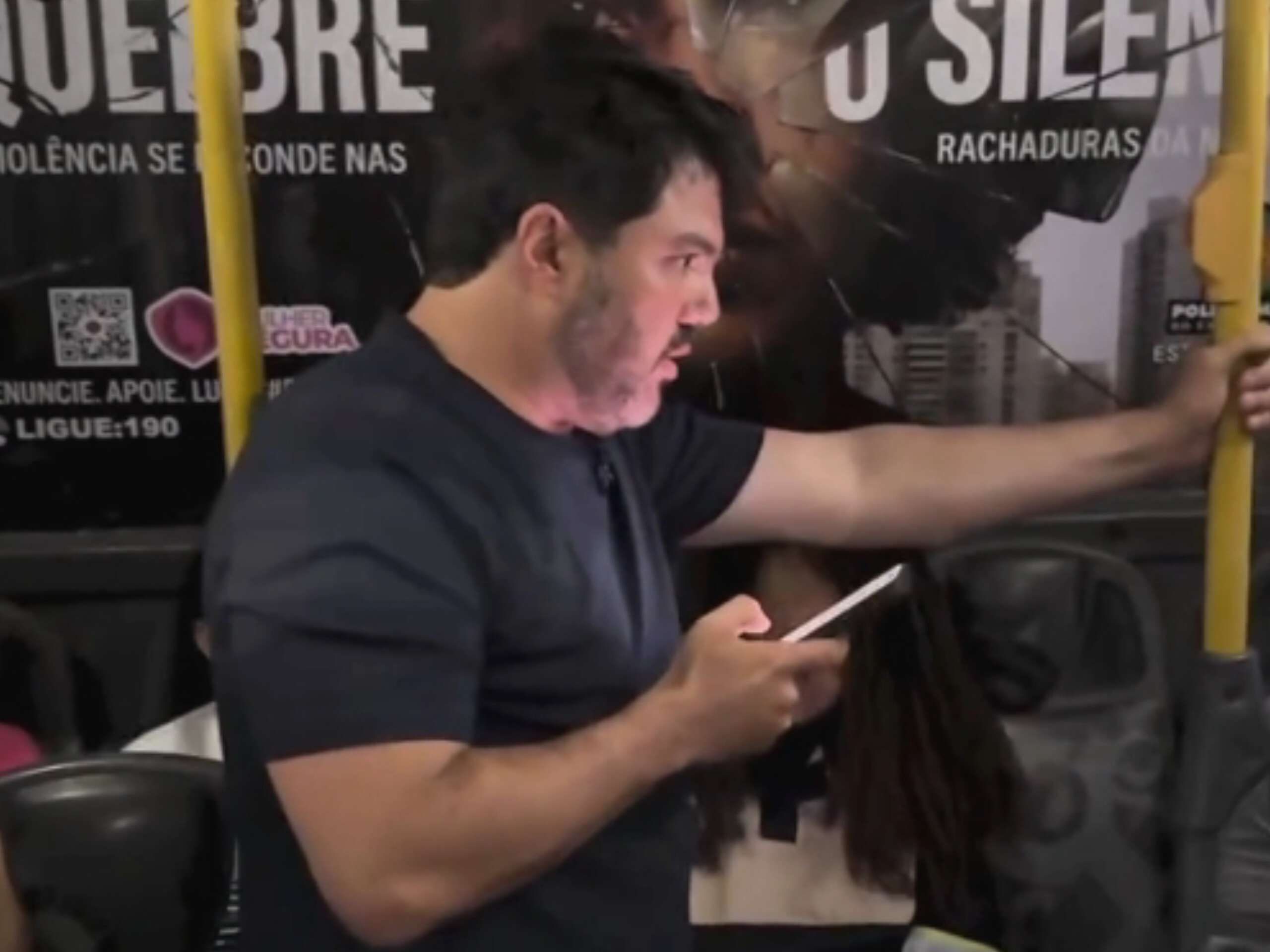 PREFEITO PEGA ÔNIBUS PARA O DAIA E OUVE QUEIXAS DE TRABALHADORES SOBRE FALTA DE SEGURANÇA EM ANÁPOLIS”