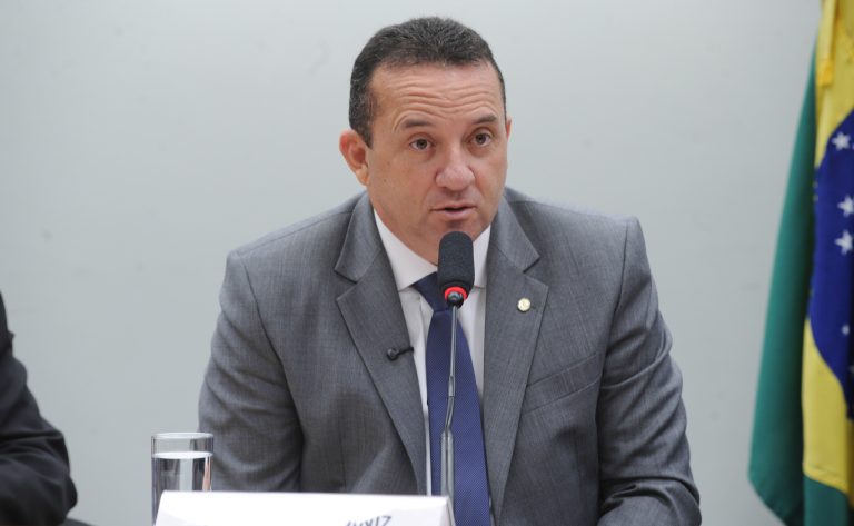 Comissão aprova acesso preferencial de jovens vítimas de violência ao mercado de trabalho