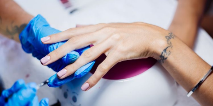 Anvisa proíbe 500 produtos para unhas em gel com substâncias ilegais