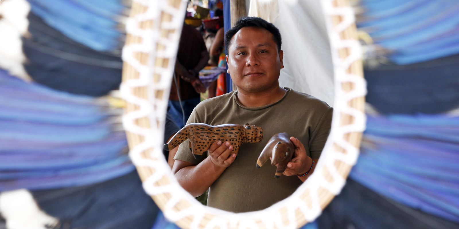 Indígenas relatam que desmatamento impacta produção de cocares