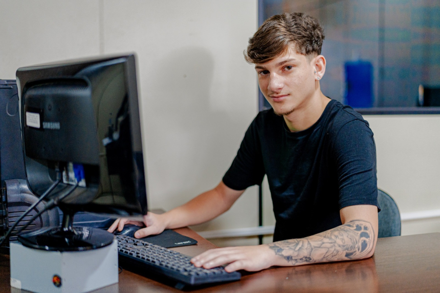 Prefeitura de Anápolis abre vagas de estágio com bolsa de quase 1000 reais e auxílio para universitários