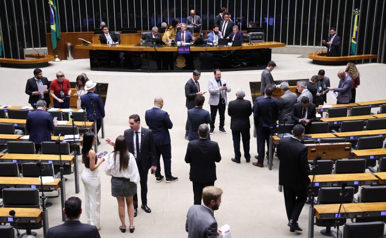 Câmara aprova PEC que estende imunidade tributária de entidades religiosas; acompanhe