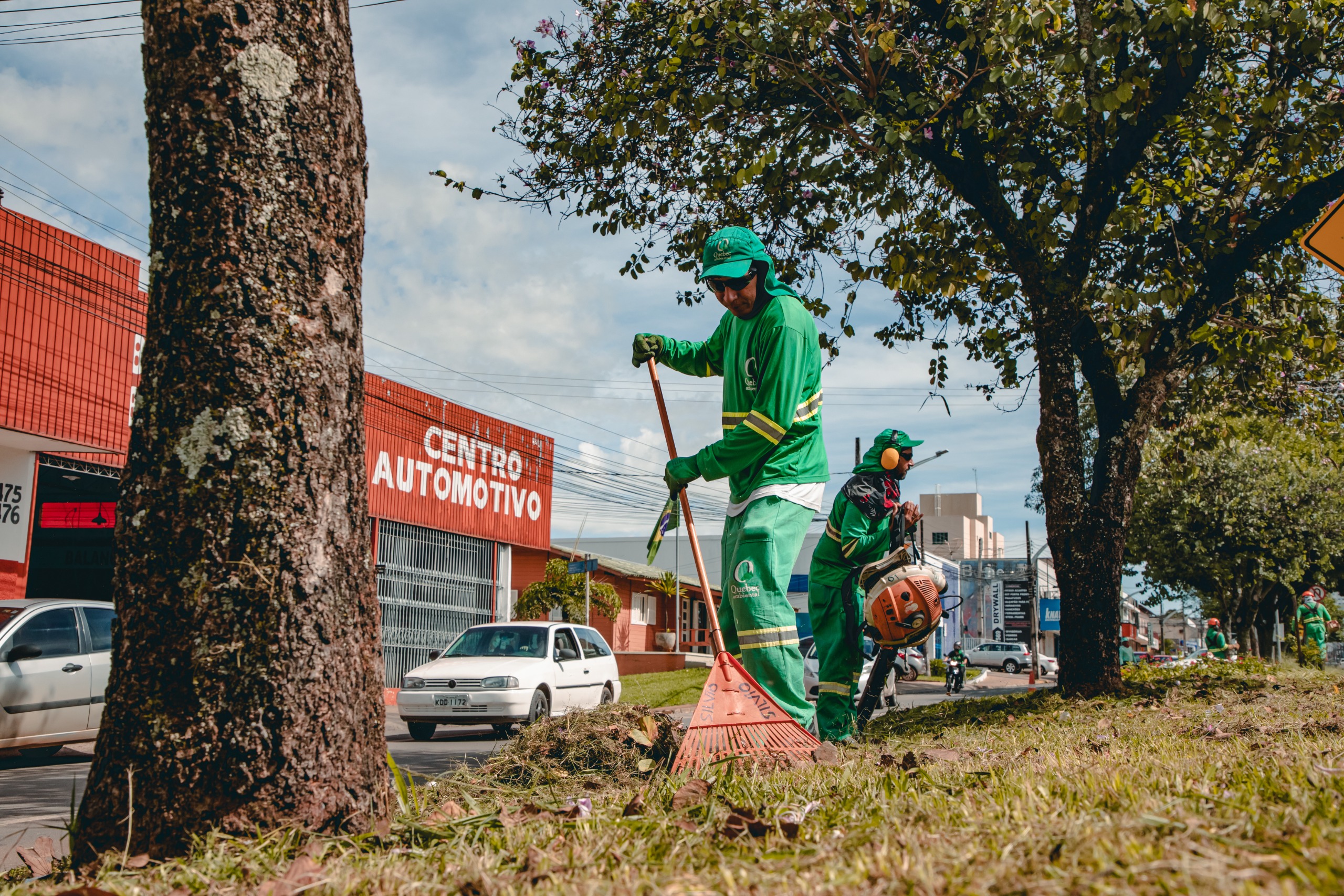 PREFEITURA INTENSIFICA MANUTENÇÃO URBANA COM SERVIÇOS EM DIVERSOS BAIRROS DE ANÁPOLIS NESTA SEXTA-FEIRA