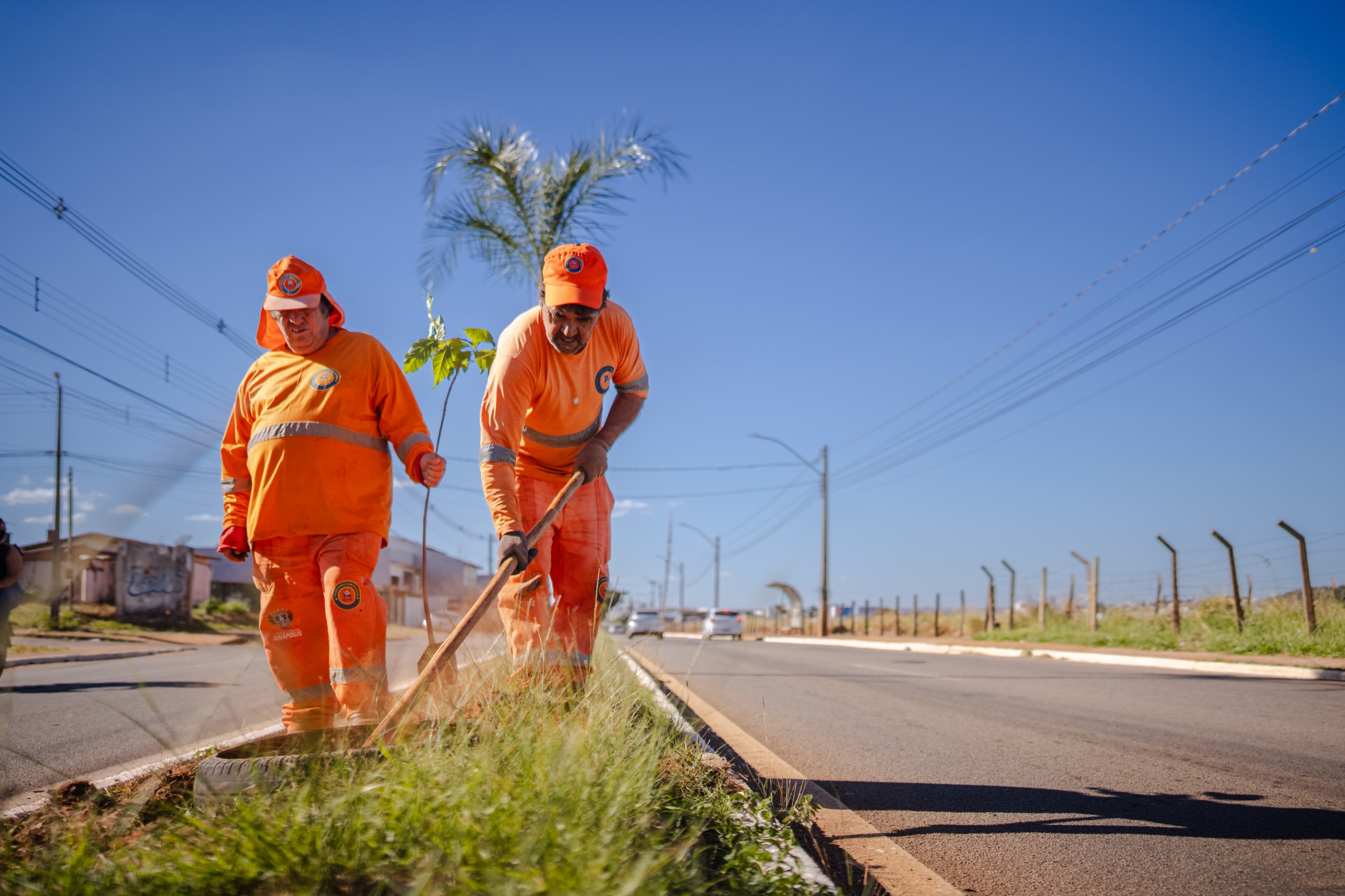 Prefeitura leva serviços de manutenção urbana a vários bairros de Anápolis nesta terça-feira (14); confira o cronograma