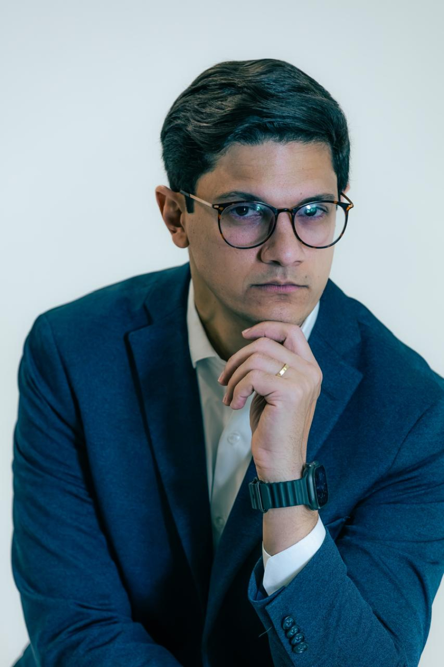 “NÃO QUERO DISCURSO. QUERO RESULTADO”: PAULO VITOR MIRA ASSEMBLEIA E PROMETE ENFRENTAR PRIVILÉGIOS