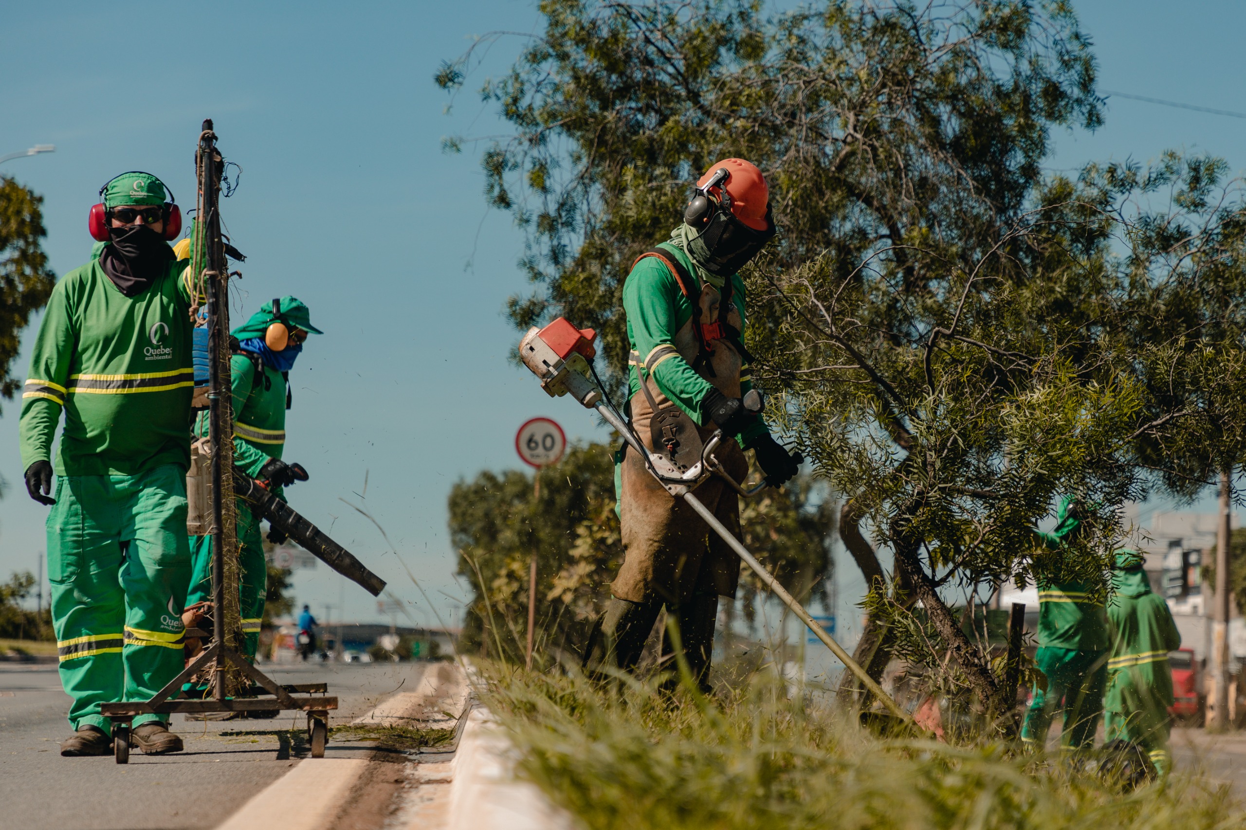 Prefeitura realiza serviços de manutenção em diversos bairros de Anápolis nesta sexta-feira (14)