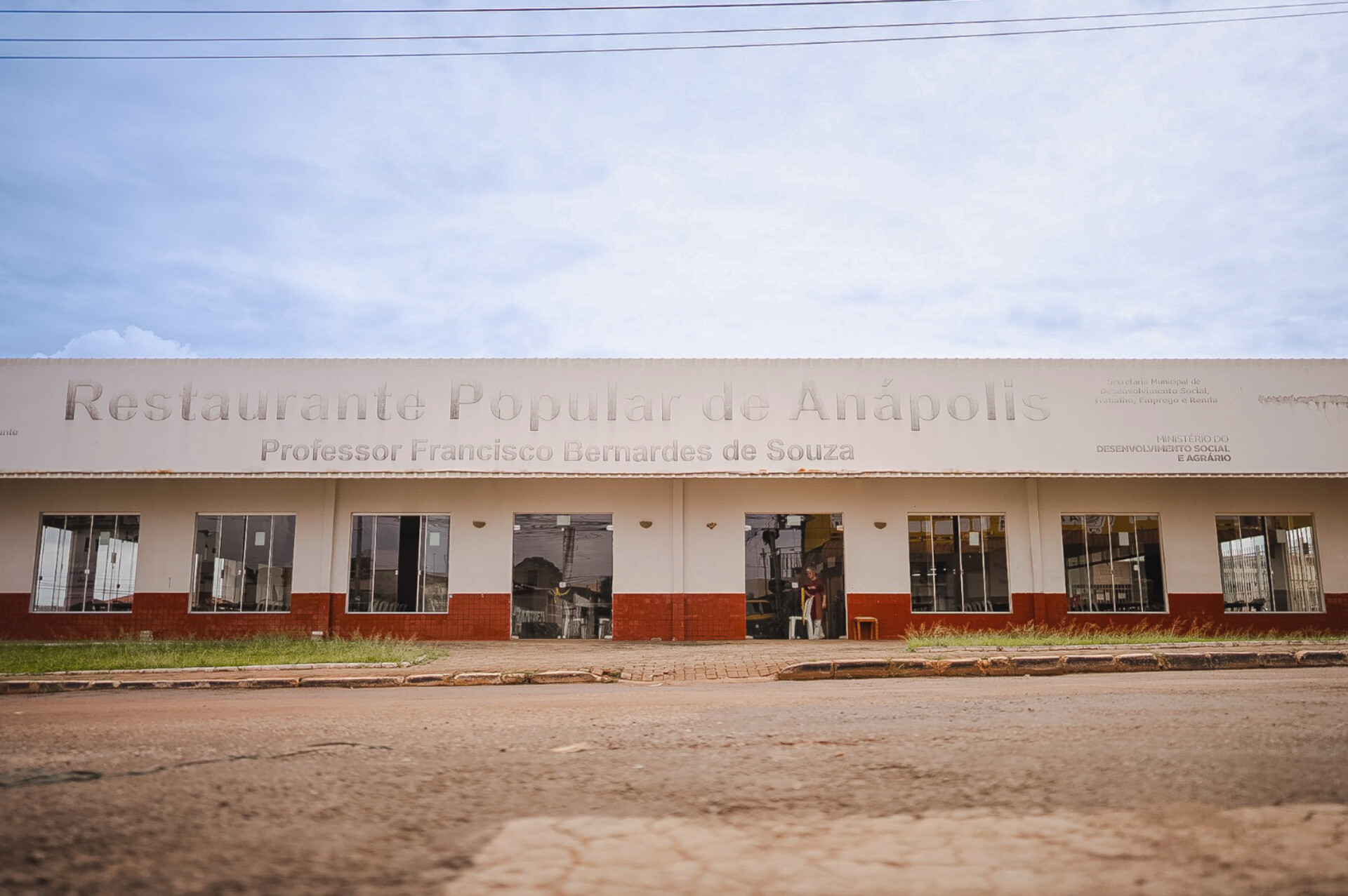 RESTAURANTE POPULAR DA VILA JAIARA PASSA POR REFORMA, MAS DISTRIBUIÇÃO DE REFEIÇÕES CONTINUA